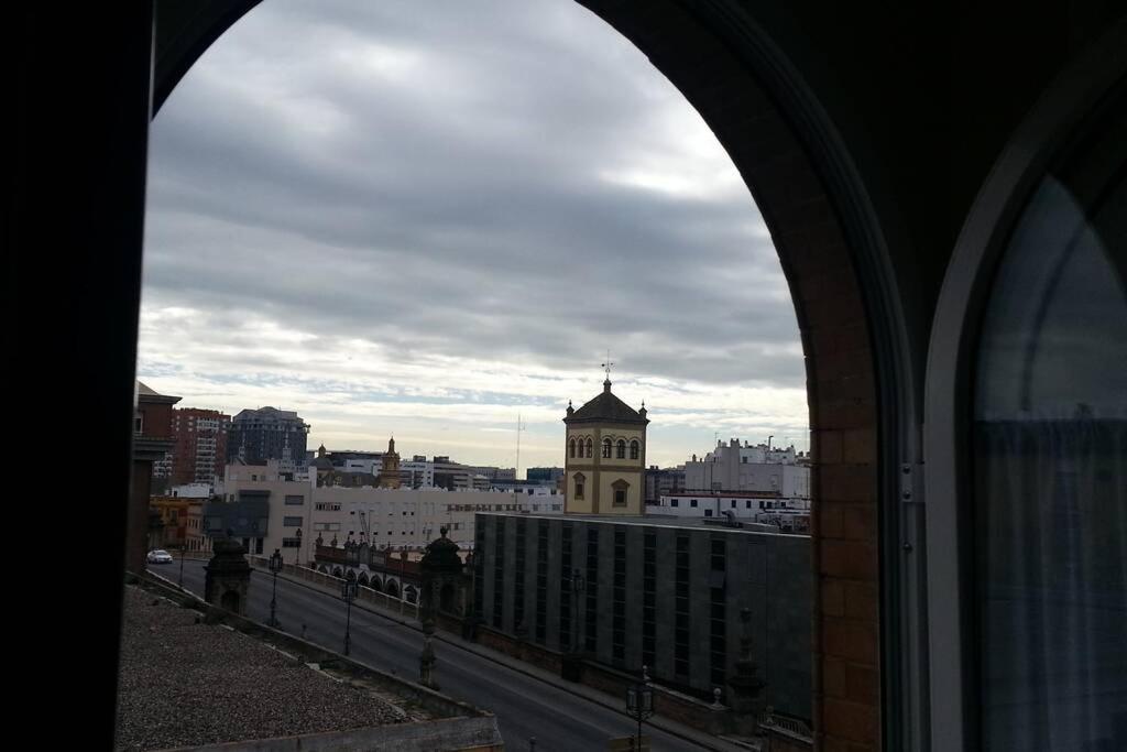 Apartamento clásico, cerca a Jardines de Murillo Sevilha Exterior foto