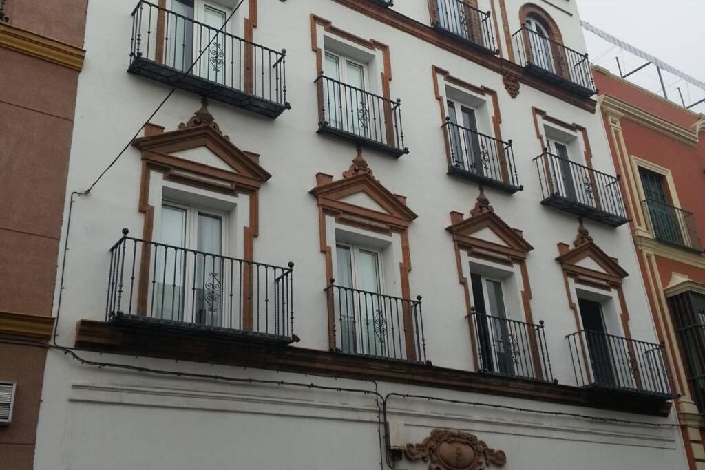 Apartamento clásico, cerca a Jardines de Murillo Sevilha Exterior foto